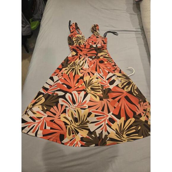 Bisou Bisou Dresses & Skirts - Bisou bisou sz 4 - Floral Pattern Summer Dress with V-Neck and Sleeveless Design